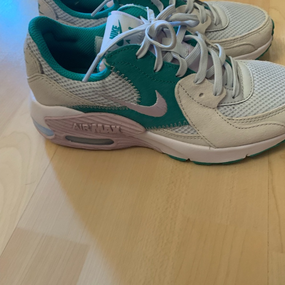 Nike Sneakers 5 New